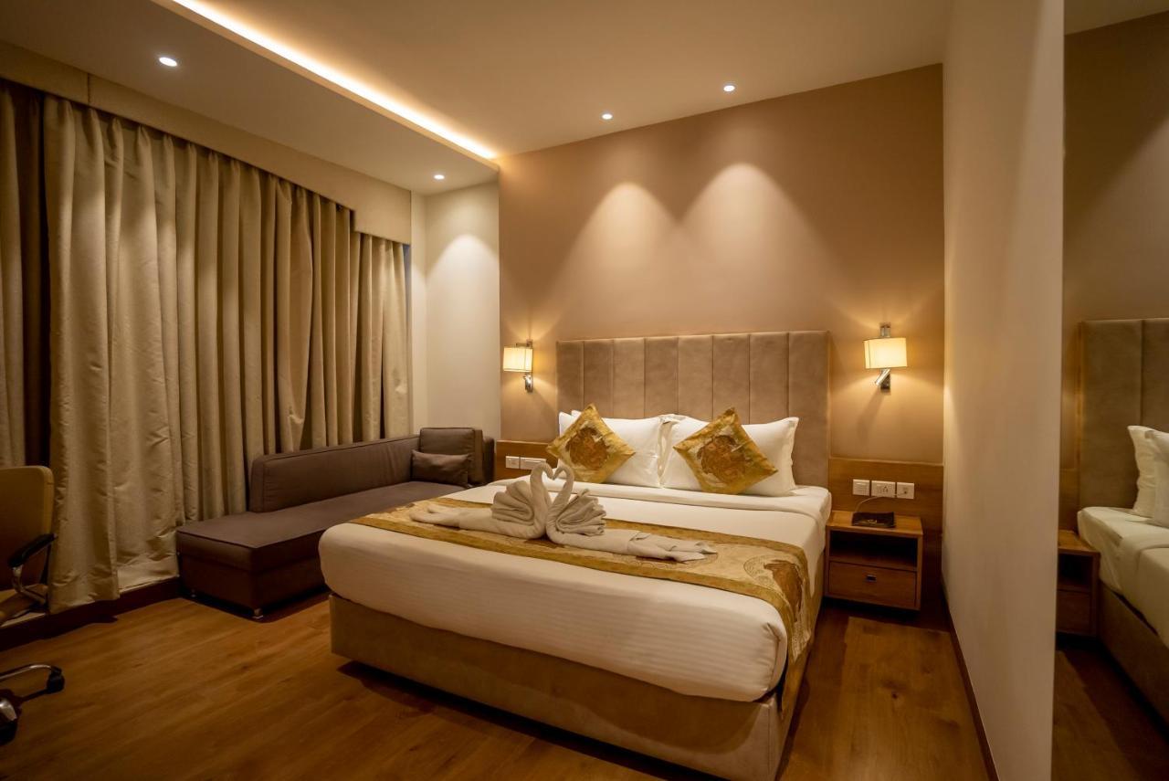 Celebrant Hotel Varanasi Exterior foto