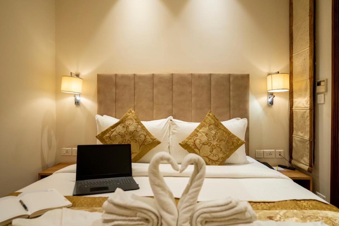 Celebrant Hotel Varanasi Exterior foto