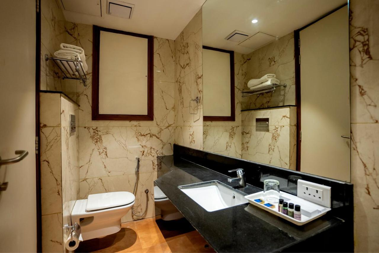 Celebrant Hotel Varanasi Exterior foto