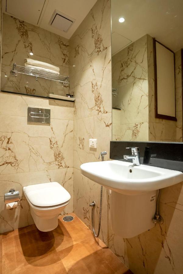 Celebrant Hotel Varanasi Exterior foto