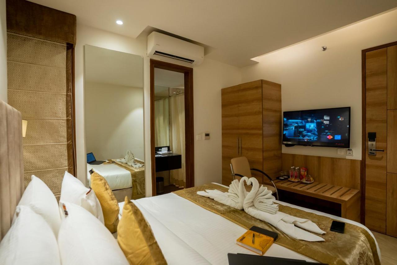 Celebrant Hotel Varanasi Exterior foto