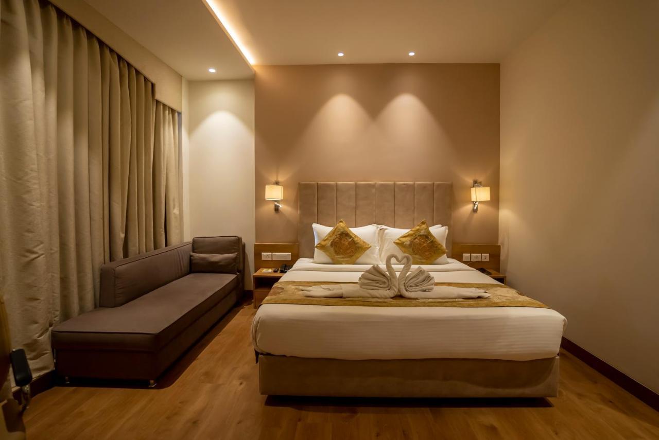 Celebrant Hotel Varanasi Exterior foto