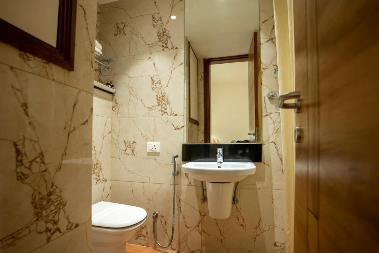 Celebrant Hotel Varanasi Exterior foto