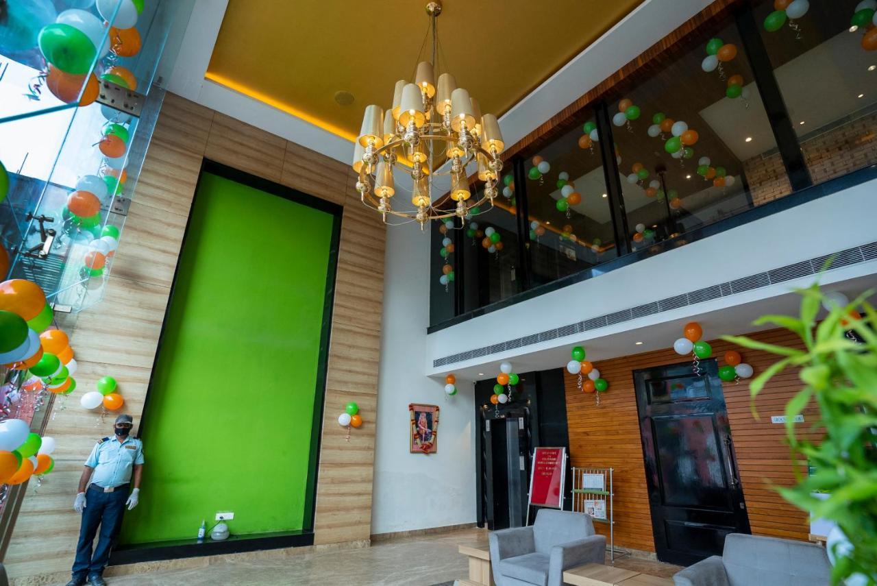Celebrant Hotel Varanasi Exterior foto