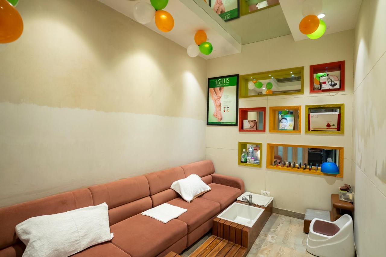 Celebrant Hotel Varanasi Exterior foto